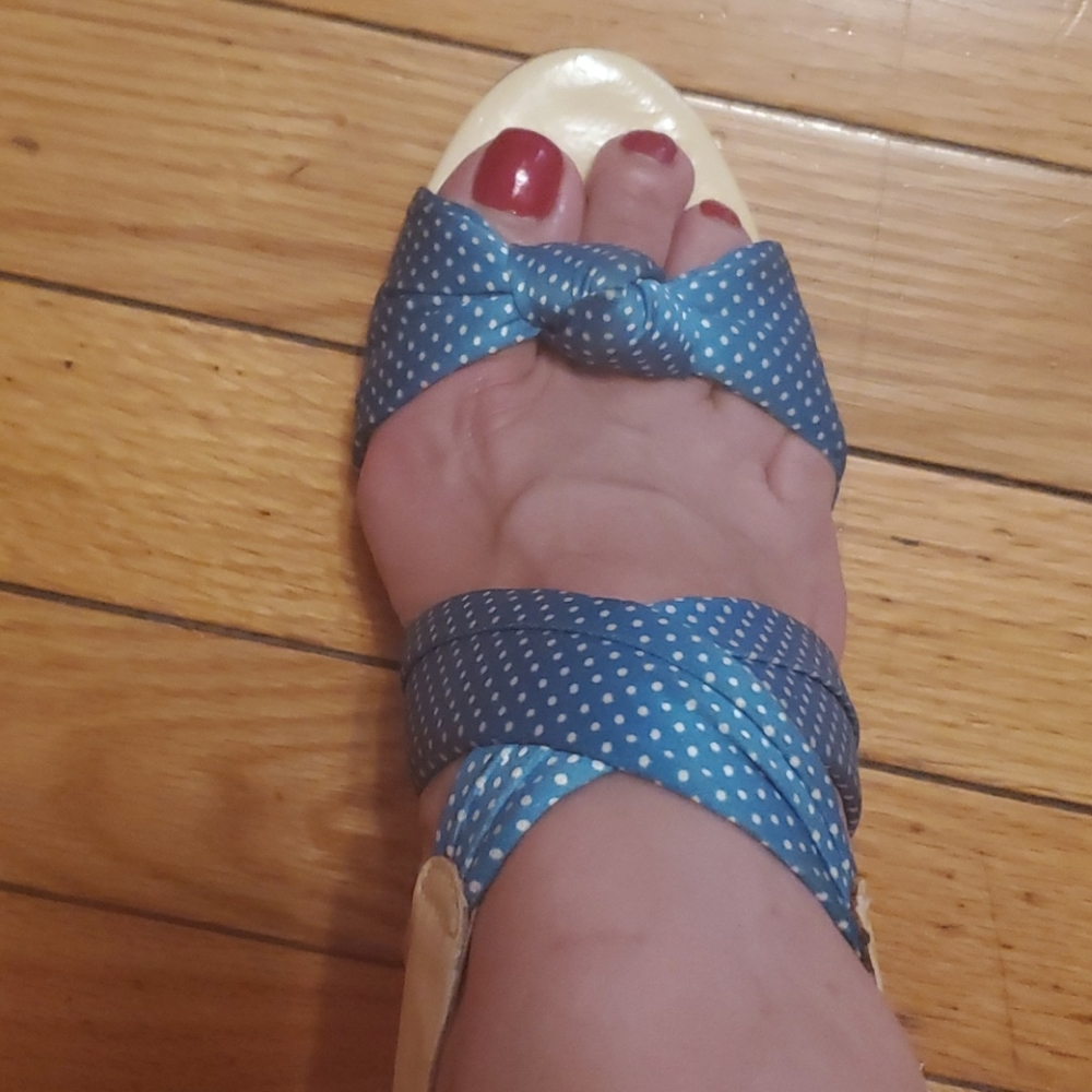 Betsey Johnson open toe sandel - Picture 3 of 9